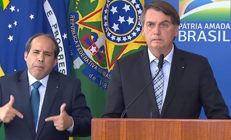 Bolsonaro sanciona leis que ampliam capacidade de aquisição de vacinas