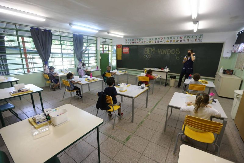 Pesquisa: internet foi o maior problema das escolas em 2020