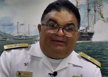 Bolsonaro coloca almirante Flávio Rocha na comunicação do governo