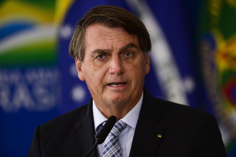 Bolsonaro critica novamente restrições impostas por governadores