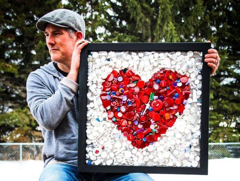 Enfermeiro cria obras de arte com frascos de vacinas contra covid-19