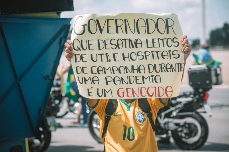 DF: apoiadores de Bolsonaro fazem carreata contra governadores