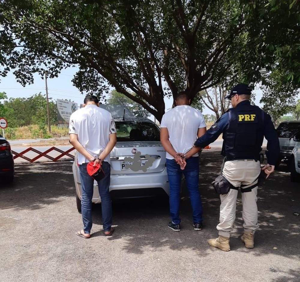 Dois homens são presos em MT com carro roubado em SP há seis meses