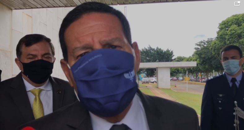 Queiroga deve executar políticas definidas pelo presidente, diz Mourão