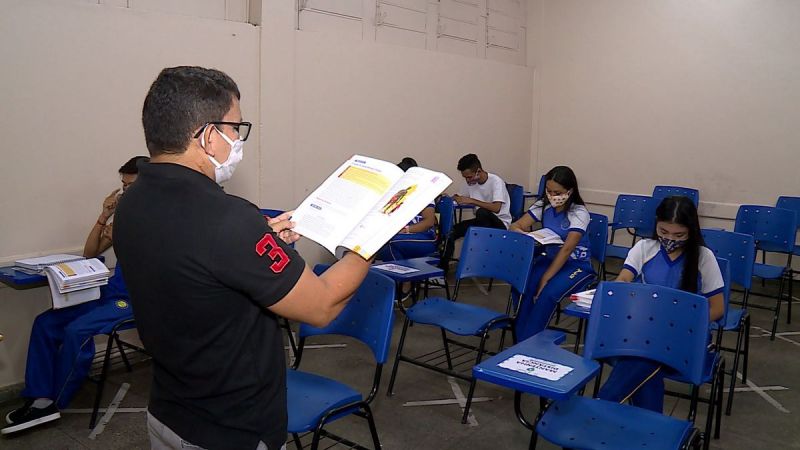 Ministro da Educação reforça pedido para imunização de professores
