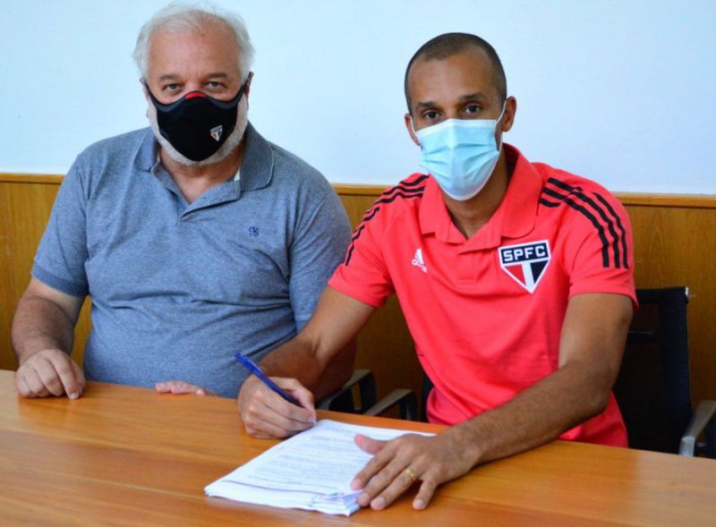 Zagueiro Miranda retorna ao São Paulo após 10 anos na Europa