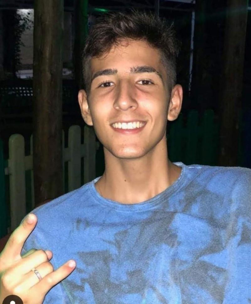 Aluna de 16 anos aprovada em Medicina da USP fez 130 redações 