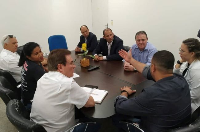 Reunião debate melhorias para o Hospital Regional de Cáceres