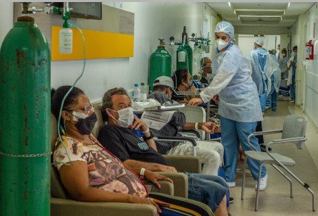 UTIs cheias, troca de ministro e auxílio marcam a semana