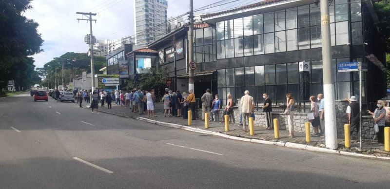 Para 76% dos brasileiros vacinação está lenta, aponta pesquisa