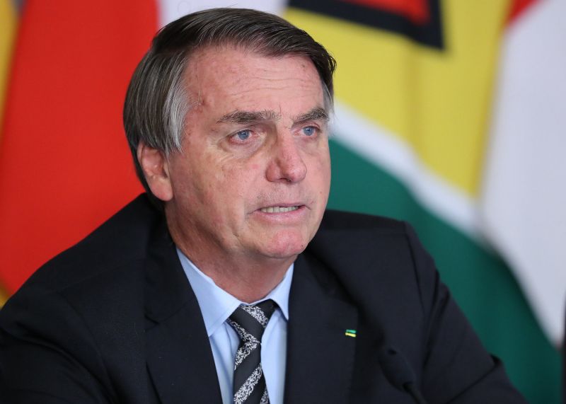 No aniversário de 66 anos, Bolsonaro promove ações contra a covid