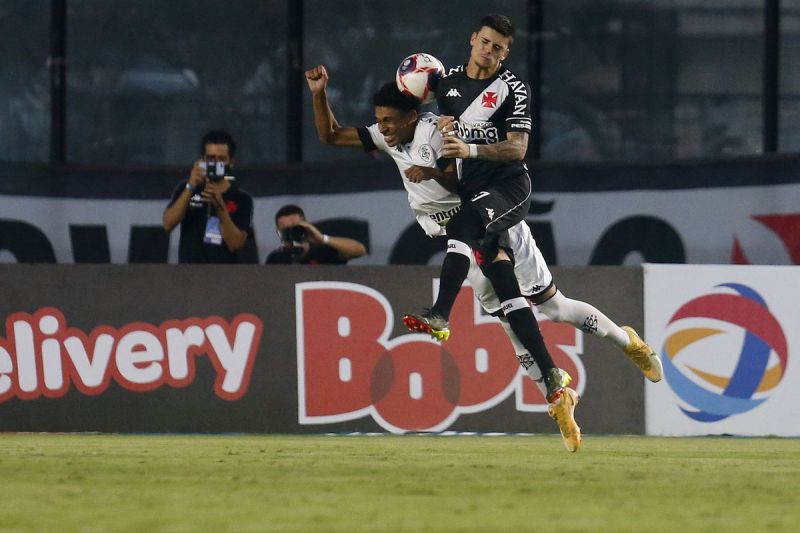 Botafogo e Vasco empatam em clássico em São Januário