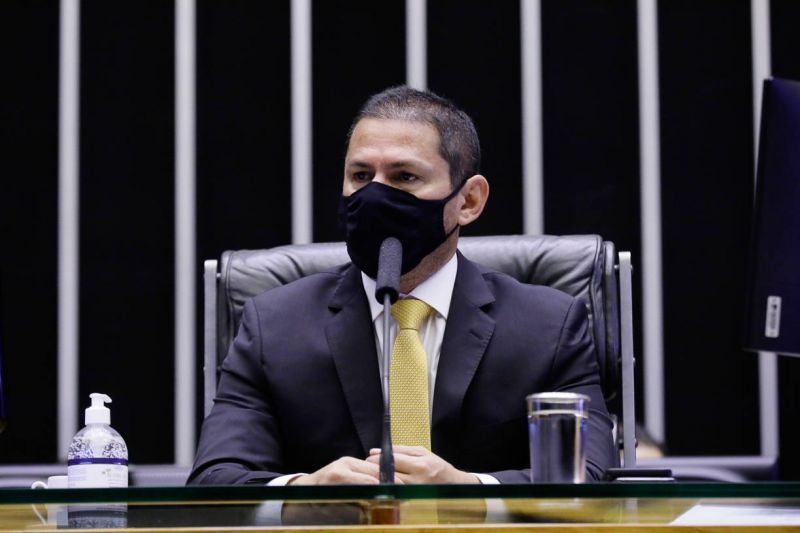 Vice da Câmara propõe central nacional para compra de 'kit intubação' 