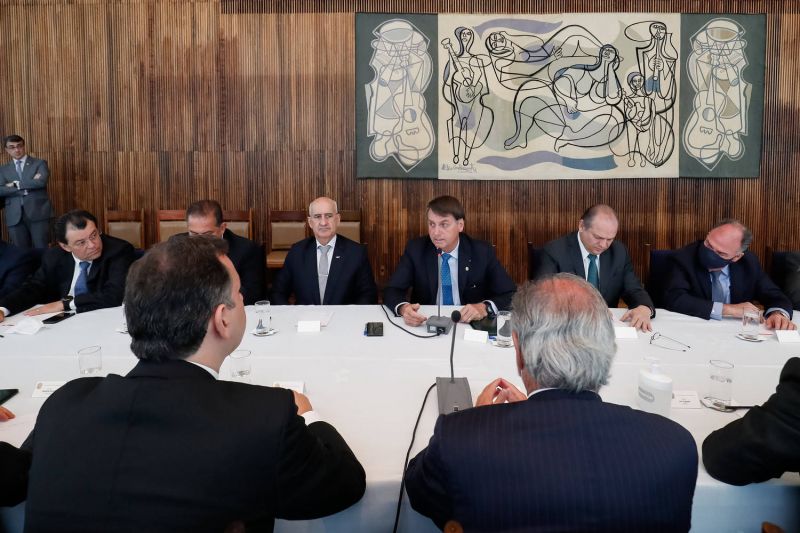  Bolsonaro fará reunião amanhã com chefes dos Poderes e PGR