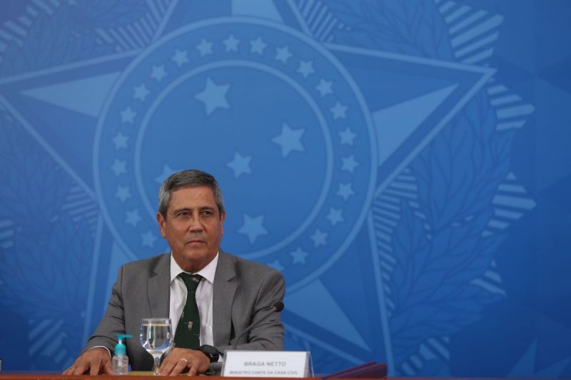 Braga Netto passa mal durante férias em Alagoas