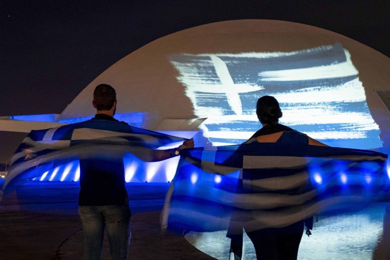 Ação em monumentos lembra 200 anos da independência da Grécia