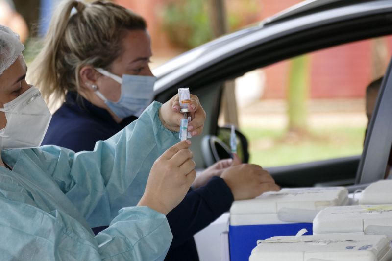 Curva de mortes no Brasil é quase 4 vezes mais acelerada que a dos EUA 