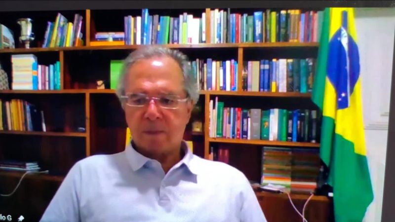 Guedes quer vacinação em massa durante pagamento de auxílio