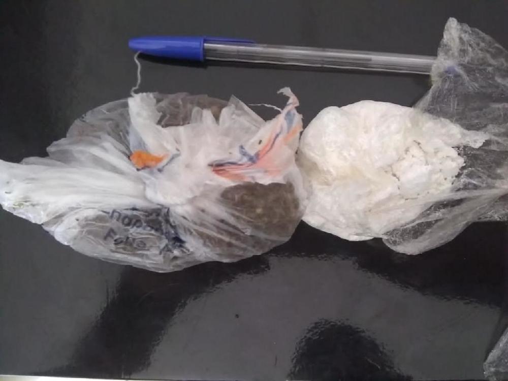 Mulher é presa ao tentar entrar em cadeia pública com drogas nas partes íntimas