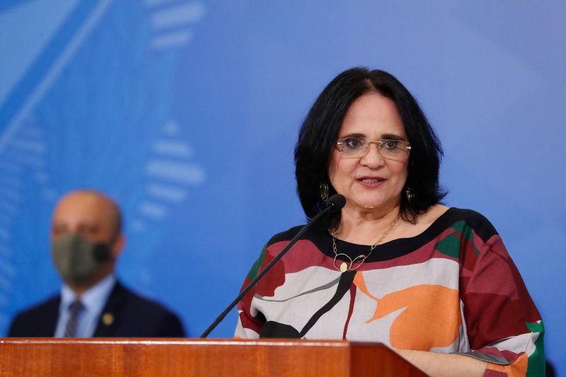 Damares pede diálogo sobre vacinação com indígenas