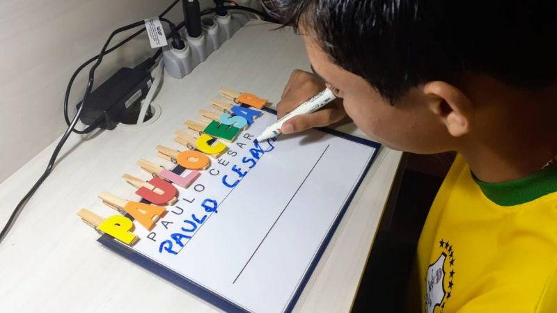 Escolas que atendem alunos com deficiências apostam em material concreto personalizado durante a pandemia