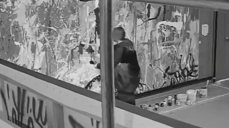 Casal é acusado de vandalizar obra de arte de US$ 500 mil em Seul