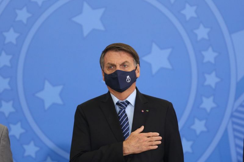 Bolsonaro recebe credenciais de cinco novos embaixadores no Brasil