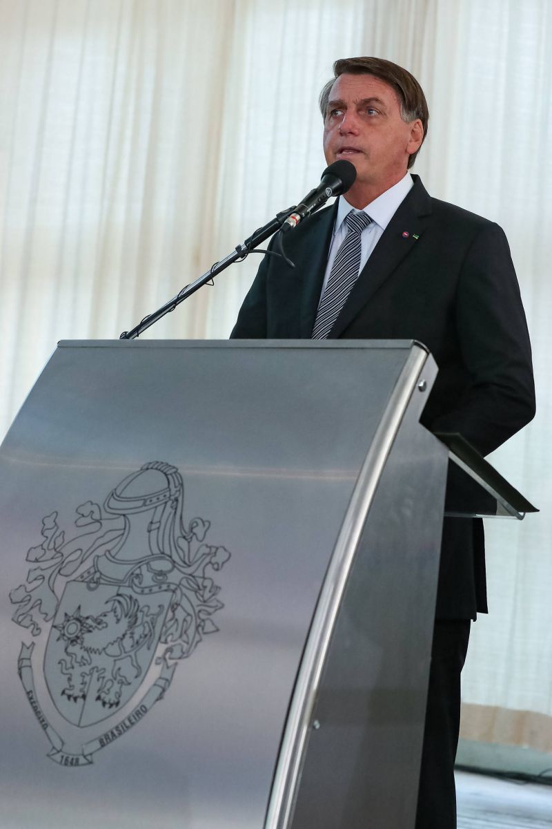 Bolsonaro reage contra ministro Barroso: 'Falta coragem moral'